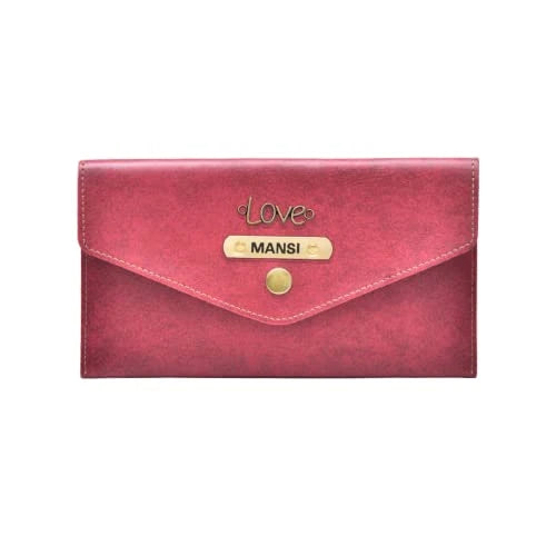 Get noticed for all the right reasons with our chic and stylish personalized minimal clutches, perfect for any occasion.