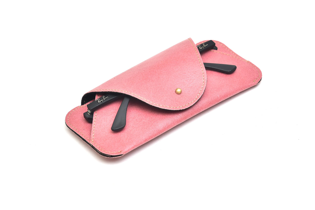 Store your eyewear in this sleek and compact customized case.