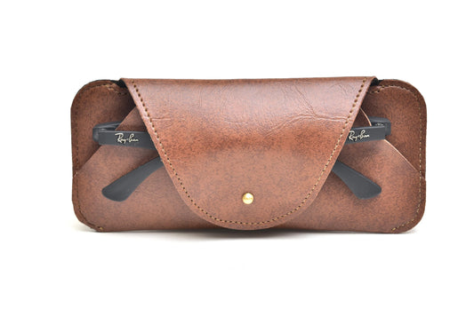 Customized to fit your glasses perfectly, this eyewear case offers optimal protection.
