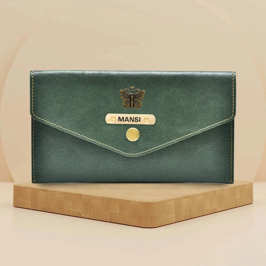 Perfect for gift-giving, our personalized leather clutches make for an unforgettable present for any occasion.