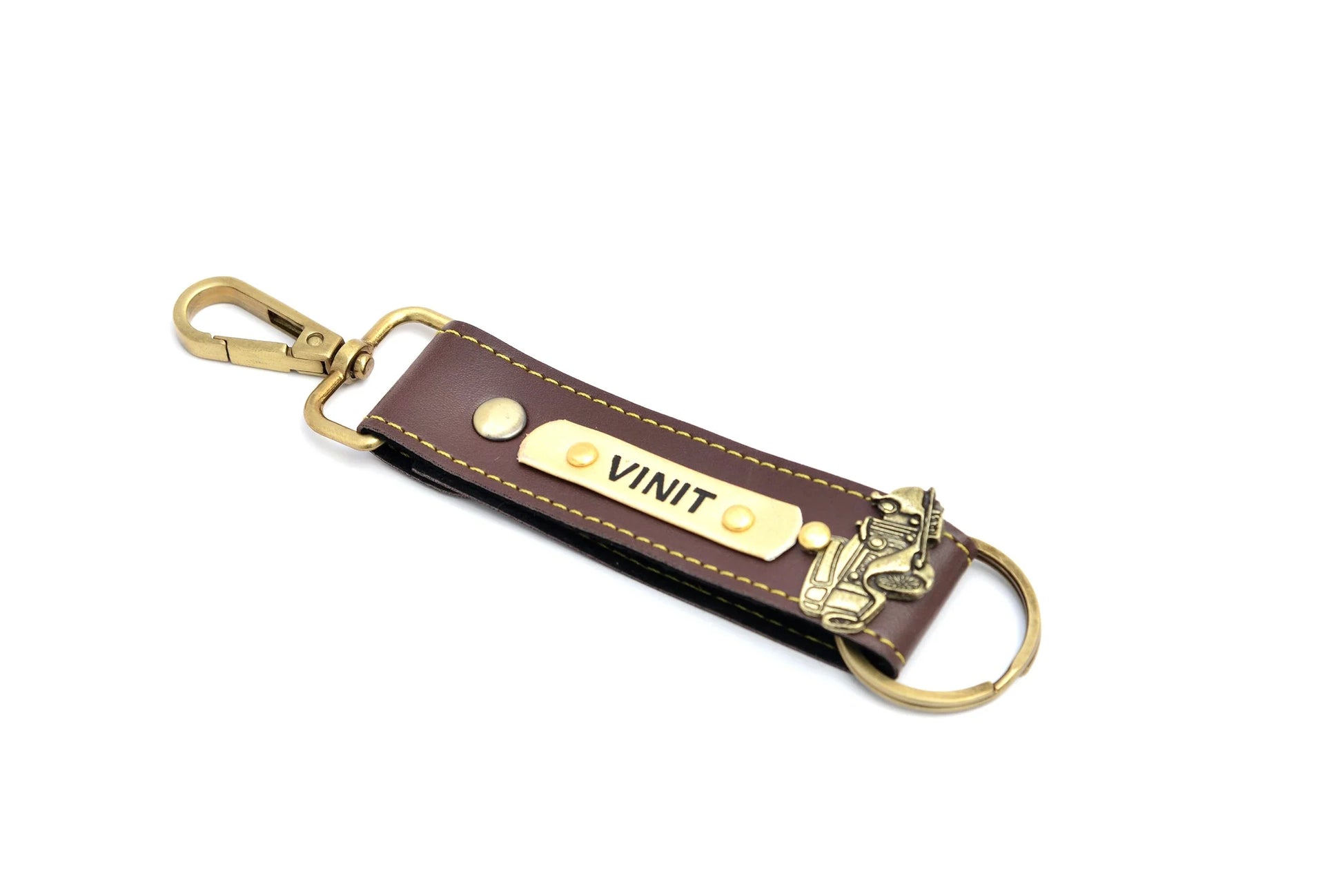 Avoid confusion with the help of these creative keychains of luxurious and rich leather and smooth texture