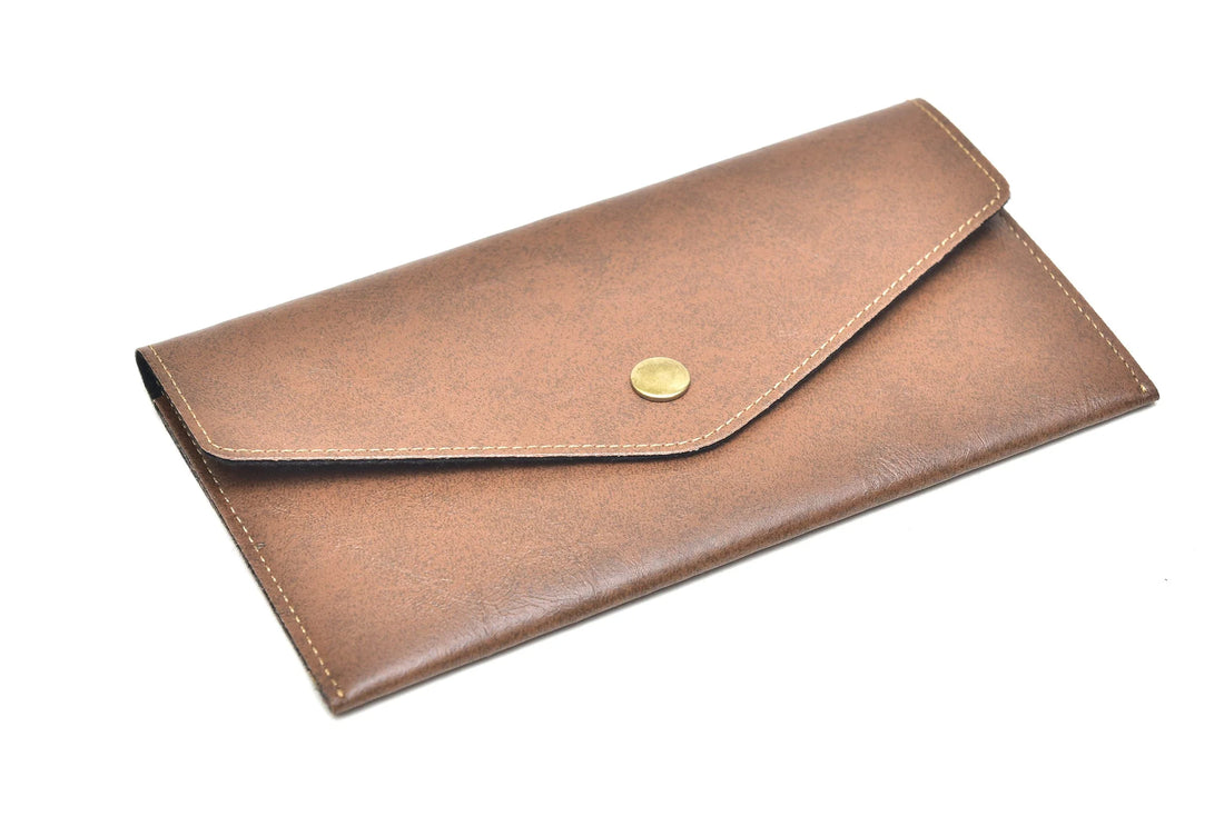 With their sleek and slim design, our leather minimal clutches are the perfect way to keep your essentials organized and at hand while on the go.