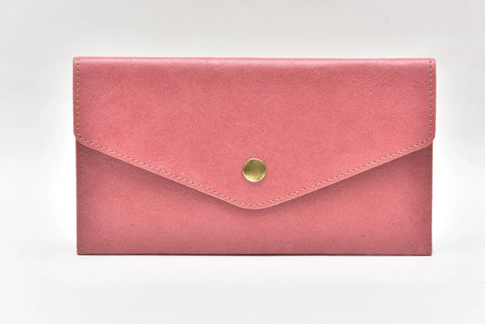 Tired of carrying bulky bags and purses? Switch to minimal clutches that not only feel light but look elegant too. Our clutches will keep your belongings safe and add the extra wow factor to your outfit. Be it your party night or a business meeting, flaunt your clutch that comes in a variety of colours.