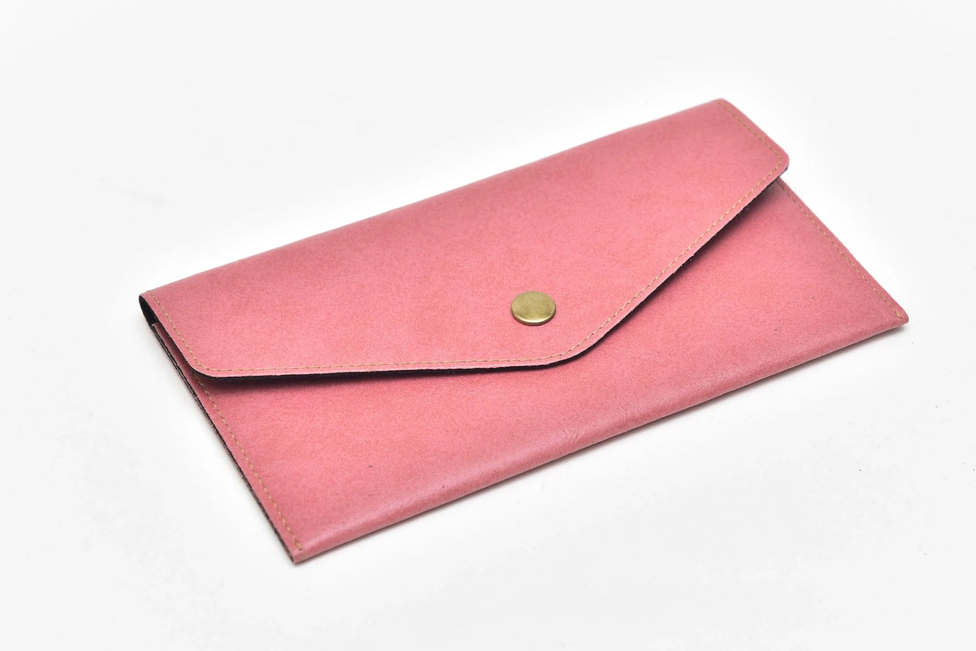 A timeless classic, this personalized leather clutch is the perfect accessory to complement any outfit. With ample space for your essentials and personalized options, it’s a must-have.