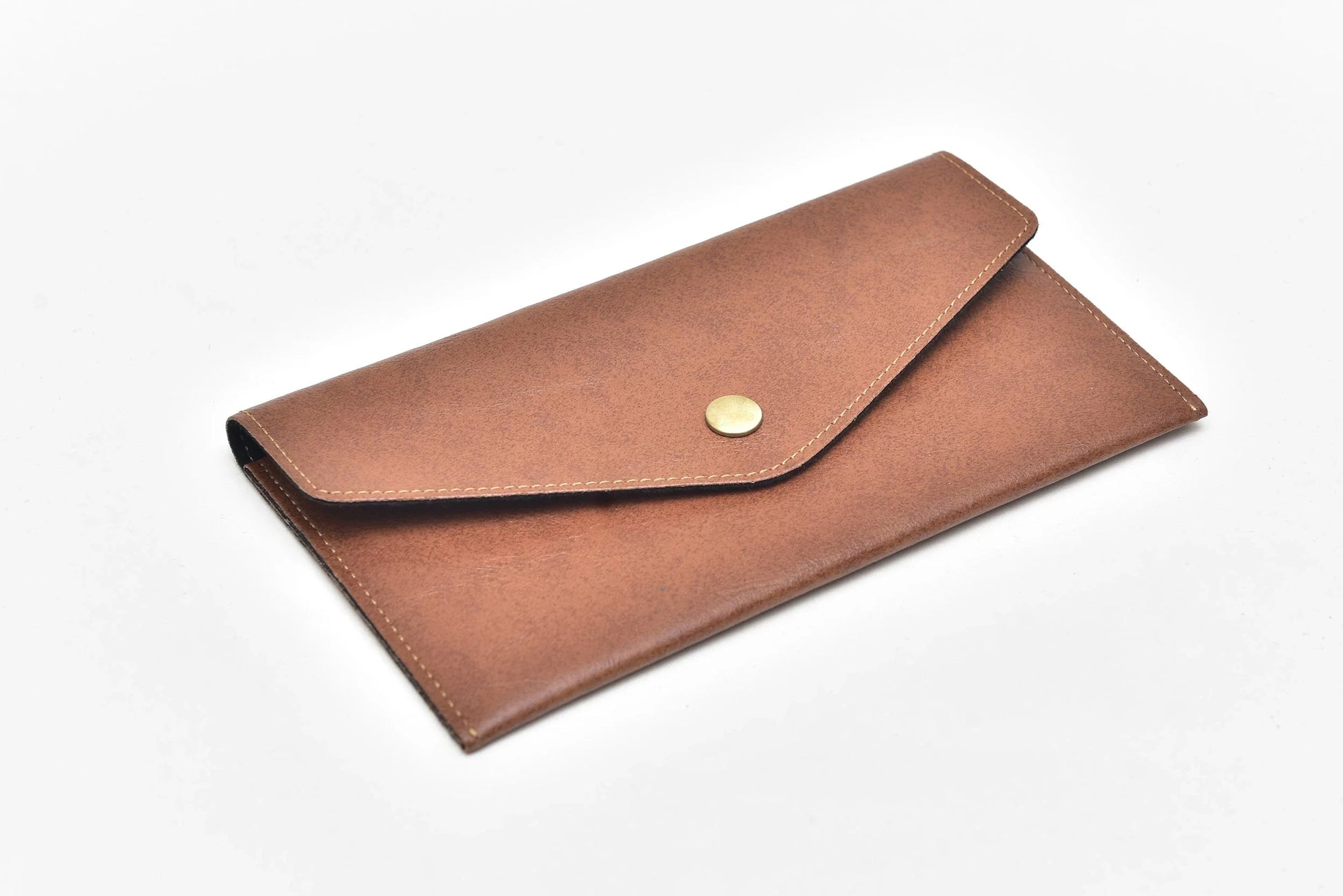 Add a touch of luxury to your daily routine with this personalized leather clutch. The perfect size for your essentials and customized to your liking.