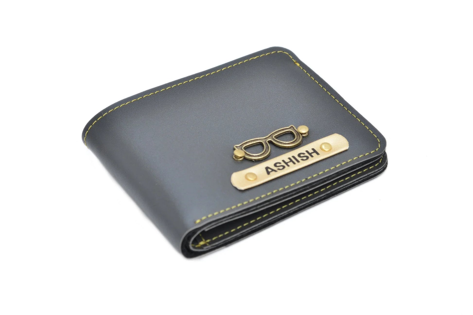 The wallet of a man tells his worth. Presenting a premium range of men's wallet that speak your status out with their alluring appearance and fine quality.