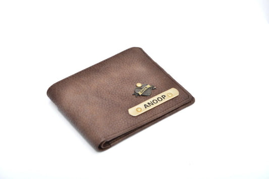 The sturdy build of this customised leather wallet ensures total protection of your belongings!