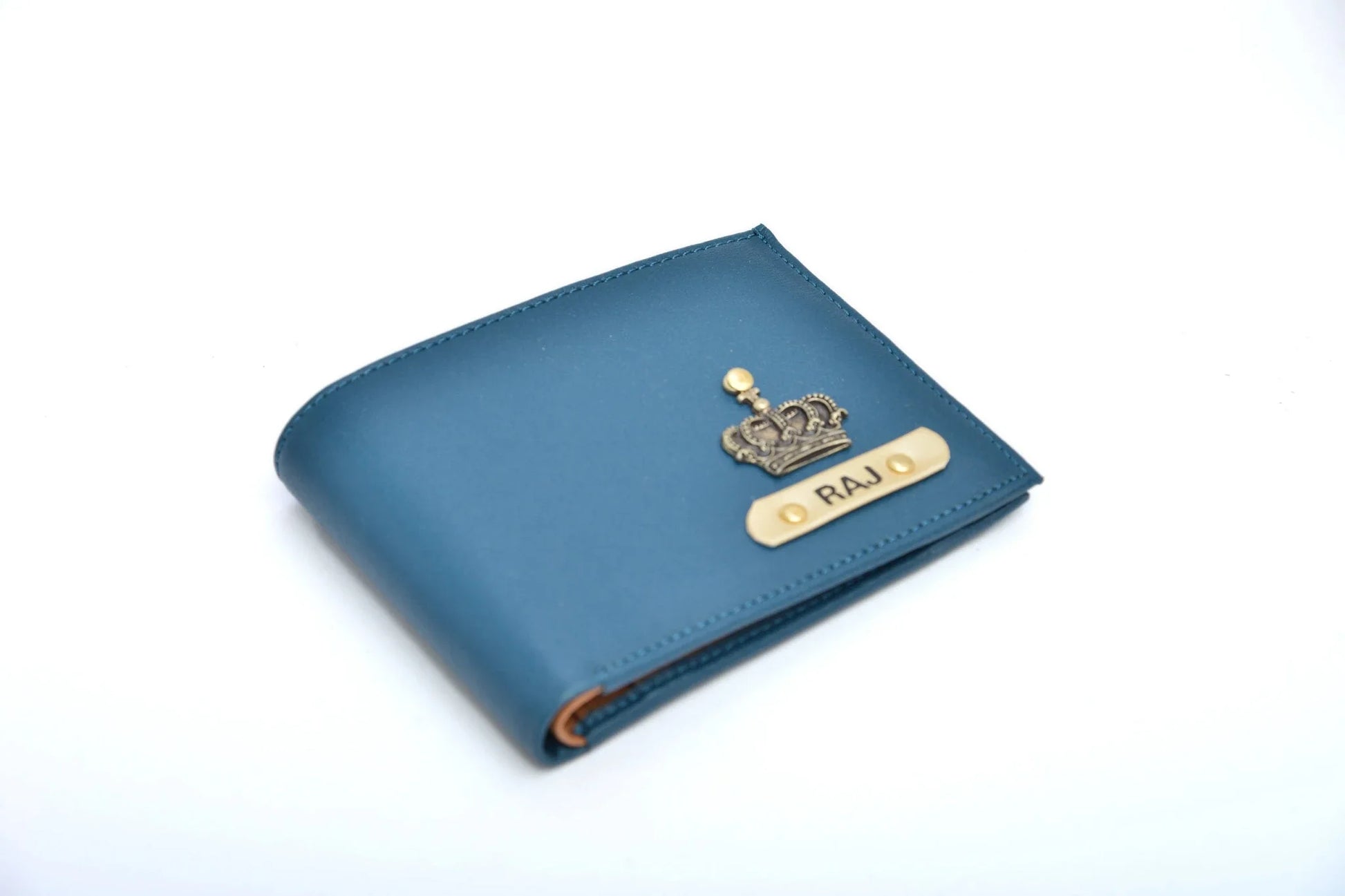 Keep all your essentials in place with a small handy wallet for men, personalised with your name and charm. Get yours delivered to your doorstep now!"