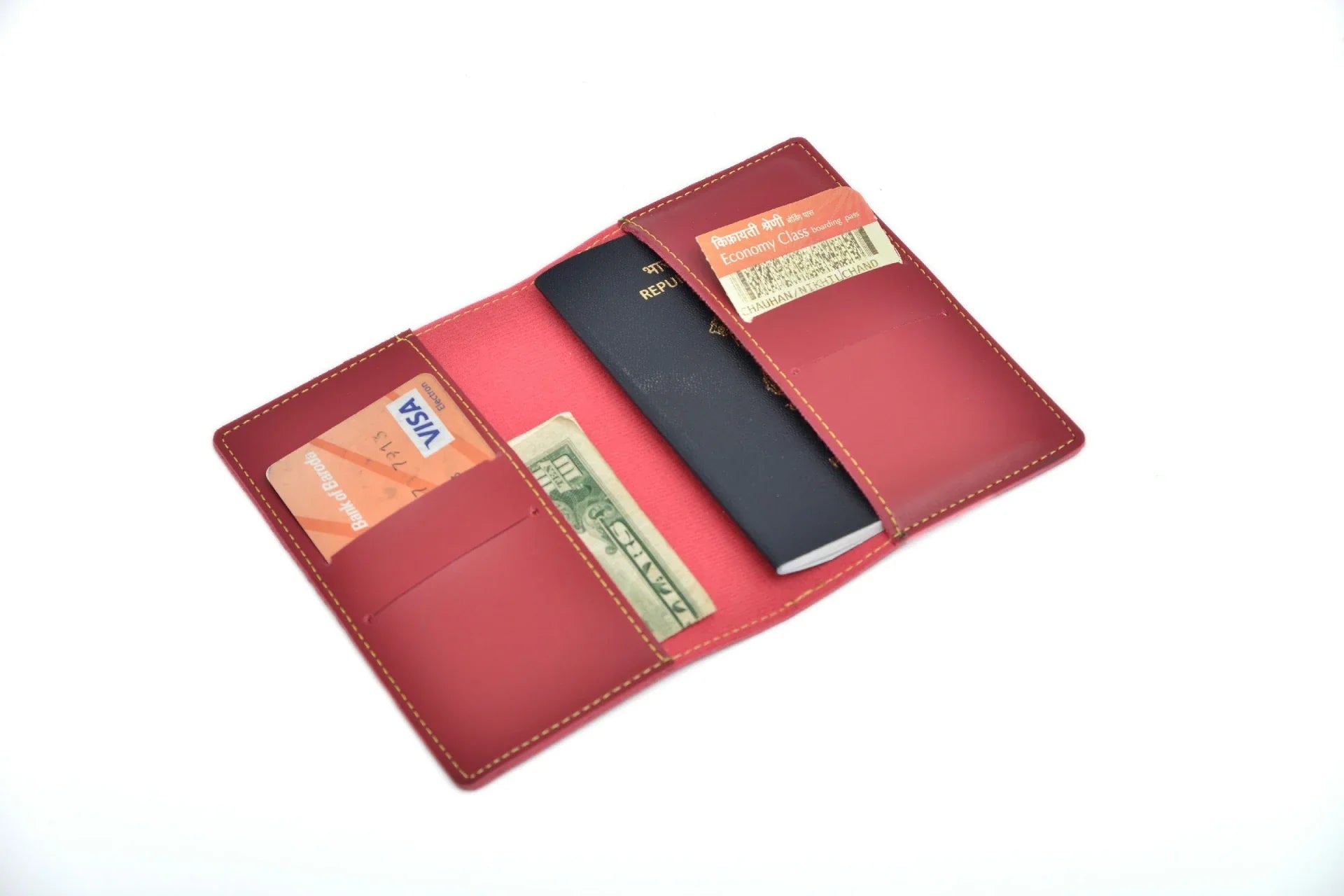The seamless build of this customised leather passport case ensures total protection of your valuable passport! Inisde or open view of wine passport case