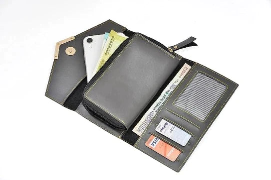 lady wallet open look