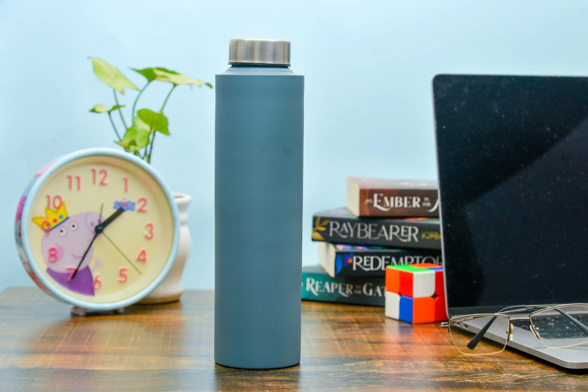 Made from eco friendly and recyclable steel, this premium qality bottle is leak proof and seal tight and speaks class and utility