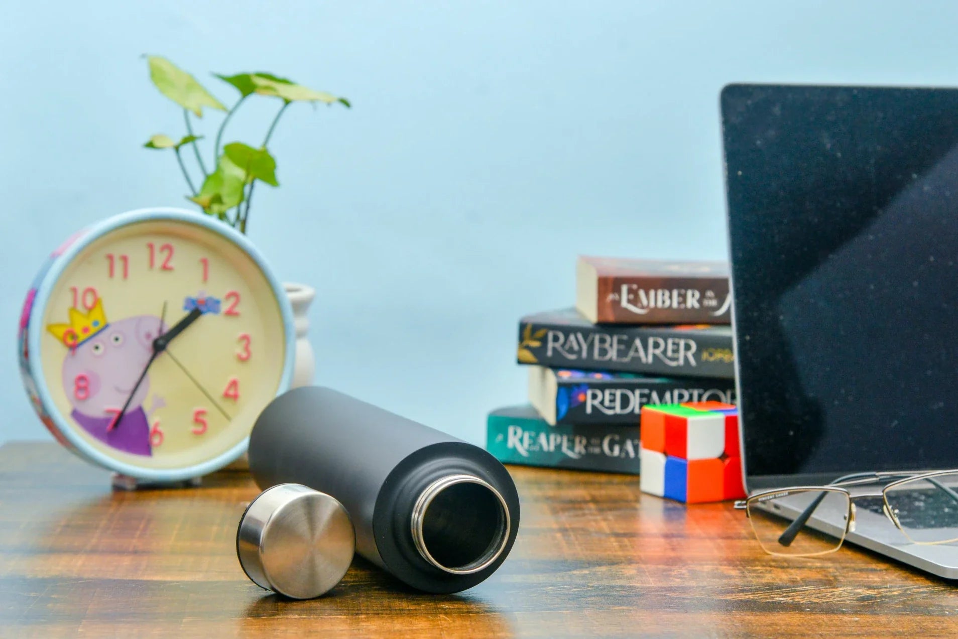 Our thermos bottle is crafted with a unique and modern design. Gone are the days of old and boring flasks. Guaranteed to impress your colleagues, friends & family