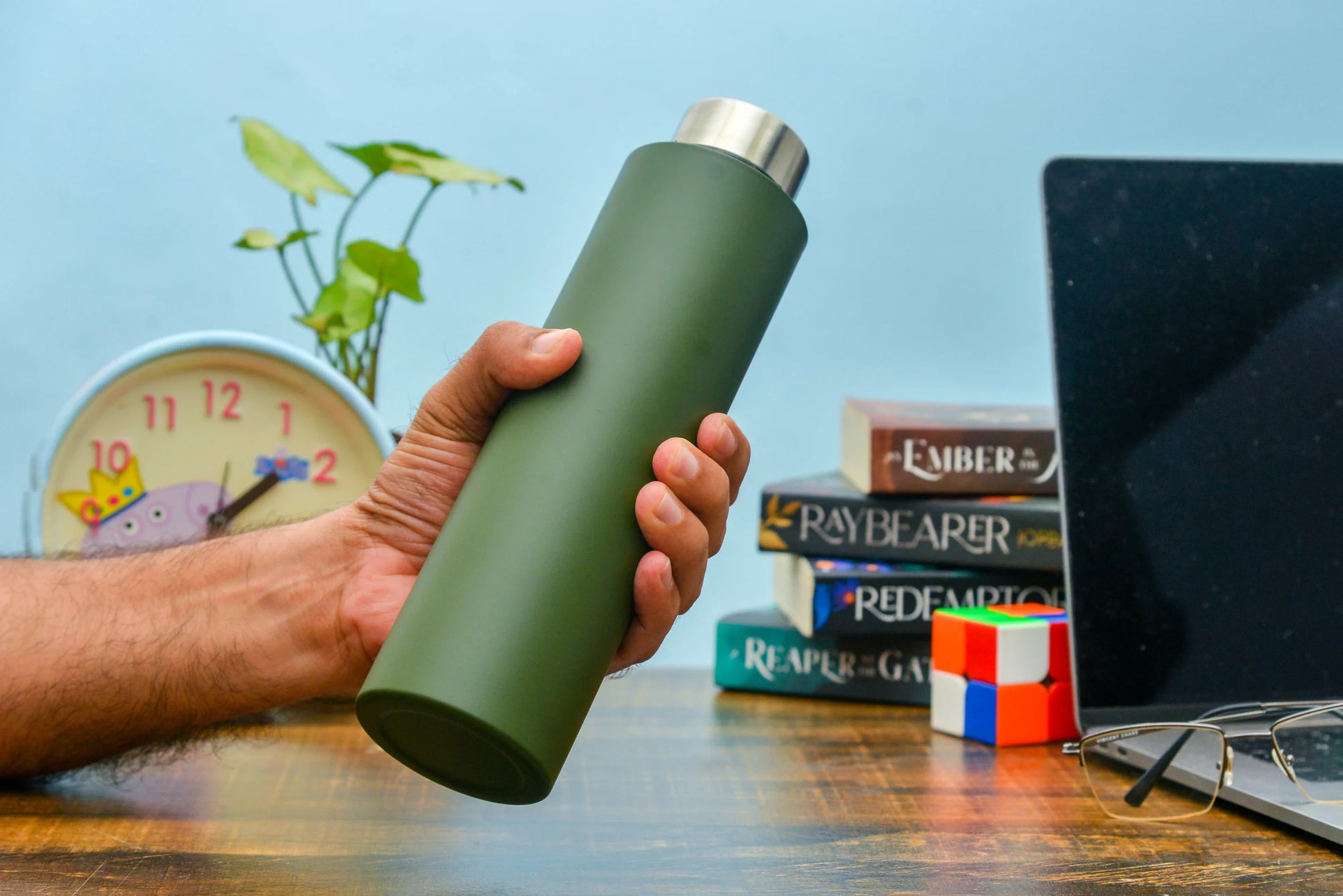 Made from eco friendly and recyclable steel, this premium qality bottle is leak proof and seal tight and speaks class and utility