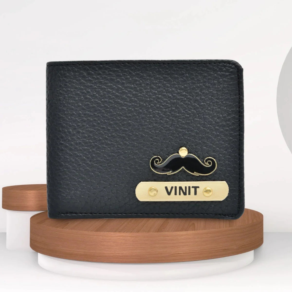 Get organized in style with our range of personalized men's wallets. Best gifts in Jaipur.