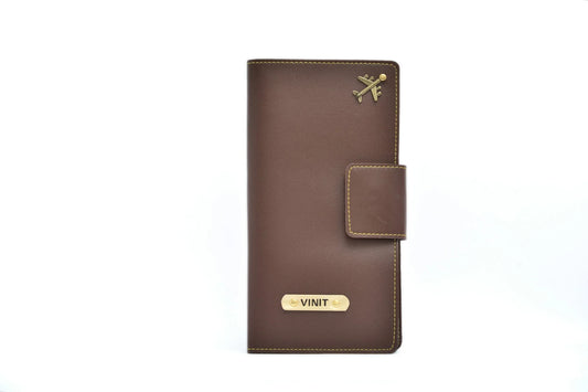 personalized-travel-wallet-brown-customized-best-gift-for-boyfriend-girlfriend. Front view. 